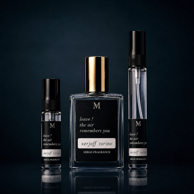 شیشه های عطر میراث در حجم های مختلف ۵ ؛ ۱۰ ؛ ۱۵ میل با تم رنگی سرمه ای ؛ با پس زمینه مینیمال و استودیویی برای عطر زرجف تورینو